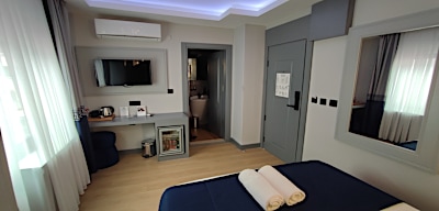 Elina Managed by Dedeman Deluxe Room French Bed City View 3